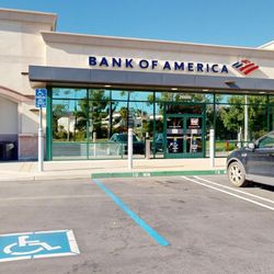 Bank of America Financial Center - Storefront