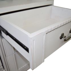 Irvine Murphy Beds - Fully finished drawers utilizing English Dovetail construction with full extention drawer slides.