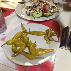 Sultan Kebap Haus - Die Soße ist hier zum Hineinknien u. wird übrigens aus Joghurt hergestellt und nicht mit Majo gestreckt...! Sehr gast- und kinderfreundlich.