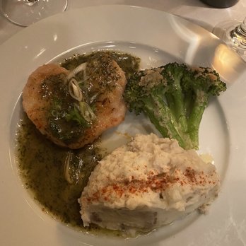 Rogue's Manor - Chicken tarragon with horseradish mashed potatoes and honey-glazed broccoli. - Seafood Near Me - Eureka Springs, Arkansas Rogue's Manor - Chicken tarragon with horseradish mashed potatoes and honey-glazed broccoli. - Seafood Near Me - Eureka Springs, Arkansas