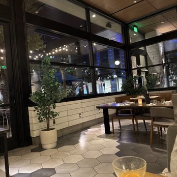 Earls Kitchen + Bar - Cocktail Bars Near Me - Plano, Texas