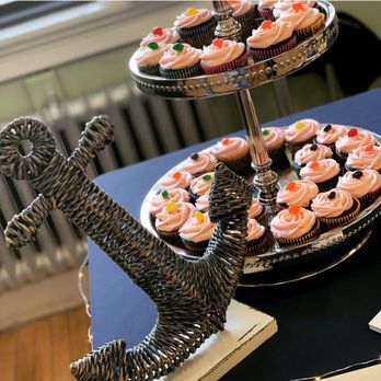 Quinnsea Cupcakes - a display of cupcakes - Cupcakes Near Me Quinnsea Cupcakes - a display of cupcakes - Cupcakes Near Me