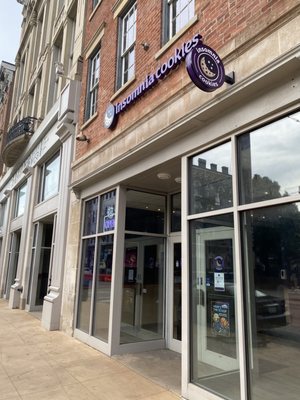 Insomnia Cookies by null