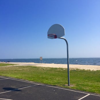 Heckscher State Park - Basketball court at Field 6 at the beach - Parks Near Me - East Islip, New York Heckscher State Park - Basketball court at Field 6 at the beach - Parks Near Me - East Islip, New York
