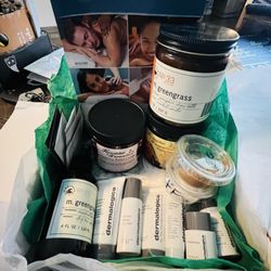 Hand & Stone Massage and Facial Spa - Deemalogica