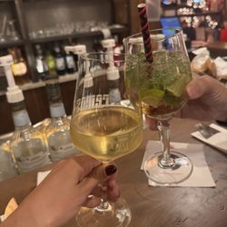 Remos - White wine and Hugo Spritz