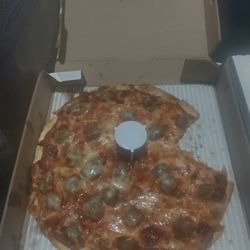 Steve's Una Pizza - Small beef Pizza. Delicious