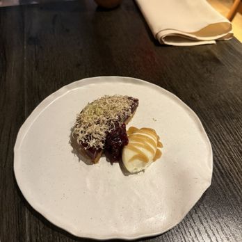 Askili Orchard - Grape jelly with lime zest and walnut shavings, dates, and lemon curd with candied walnut drizzle - Wine Bars Near Me - New York, New York