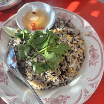 Holy Basil - Thai Near Me - Santa Monica, California