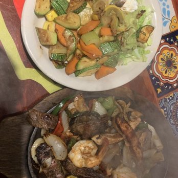 El Paso Mexican Grill - Steak, Shrimp and Chicken Fajitas with grilled veggies on the side - Mexican Near Me - Baton Rouge, Louisiana El Paso Mexican Grill - Steak, Shrimp and Chicken Fajitas with grilled veggies on the side - Mexican Near Me - Baton Rouge, Louisiana