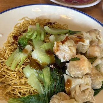 Lee Ho Fook Restaurant - Toss noodles w choi sum and won ton. - Noodles Near Me - Honolulu, Hawaii