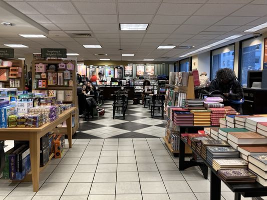 Barnes & Noble by null