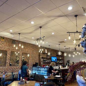 Cantaberry - Looking back at bar area - American Near Me - Ellijay, Georgia