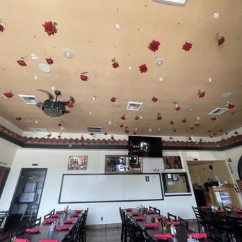 Il Saggio Italian Restaurant - The inside - Italian Near Me - Commerce, California Il Saggio Italian Restaurant - The inside - Italian Near Me - Commerce, California