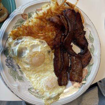 Natalia's Cafe - Eggs, Bacon, and Hash - Breakfast & Brunch Near Me - Camas, Washington