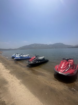 Ready to make waves? 🌊 Waterboiis Rentals brings you the ultimate jet ski adventure! - 🚤 Whether you’re craving a thrilling ride on Lake Havasu or Laughlin’s beautiful waters, want to explore the iconic Catalina Islands, or enjoy sun-soaked fun at Lake Perris – we’ve got you covered. ☀️
We offer top-of-the-line jet skis for single-day rentals or extended weekend getaways at all our prime locations.🏝️🏞️ Enjoy hassle-free pickup or delivery options, competitive rates, and unbeatable service, so you can focus on having a blast! Perfect for family outings, group events, or a solo escape, our jet skis are well-maintained and ready for any adventure you imagine. 🏄♂️
Book now with Waterboiis Rentals and turn your lake trip into an unforgettable experience. 🔥 Spots fill up fast—call us or reserve online today and get ready to ride the waves like never before! 📲🚀 Ready to make waves? 🌊 Waterboiis Rentals brings you the ultimate jet ski adventure! - 🚤 Whether you’re craving a thrilling ride on Lake Havasu or Laughlin’s beautiful waters, want to explore the iconic Catalina Islands, or enjoy sun-soaked fun at Lake Perris – we’ve got you covered. ☀️
We offer top-of-the-line jet skis for single-day rentals or extended weekend getaways at all our prime locations.🏝️🏞️ Enjoy hassle-free pickup or delivery options, competitive rates, and unbeatable service, so you can focus on having a blast! Perfect for family outings, group events, or a solo escape, our jet skis are well-maintained and ready for any adventure you imagine. 🏄♂️
Book now with Waterboiis Rentals and turn your lake trip into an unforgettable experience. 🔥 Spots fill up fast—call us or reserve online today and get ready to ride the waves like never before! 📲🚀
