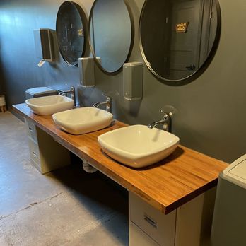 Nomadic outpost - Bathrooms are nice and clean - Coffee & Tea Near Me - Austin, Texas