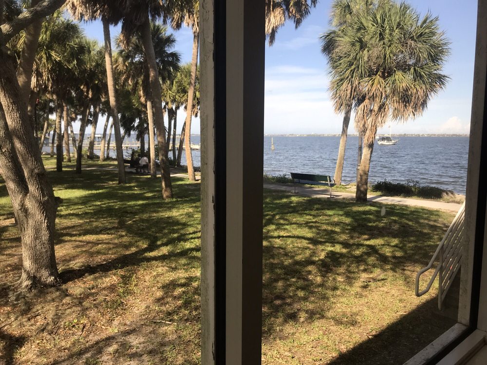 EAU GALLIE PUBLIC LIBRARY 28 Photos Libraries 1521 Pineapple Ave