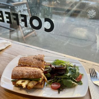 Hala Coffee & Kitchen - Chicken Sandwich with Side Salad - Coffee & Tea Near Me - Brooklyn, New York