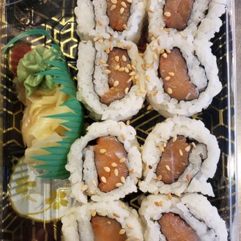 Hands On - Addison St. - Sake Maki - Sushi Bars Near Me - Chicago, Illinois