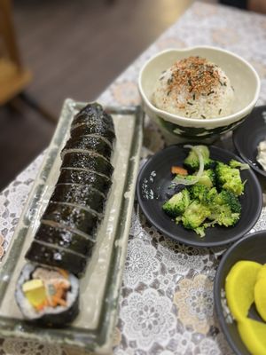 Rolly Kimbab by null