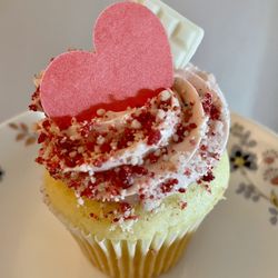 Lucciano's Cafe - Strawberry shortcake cupcake