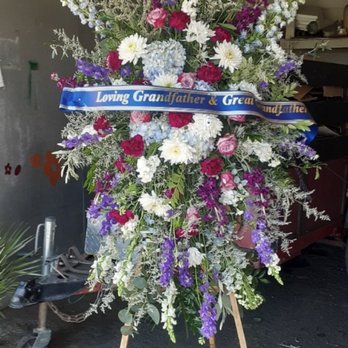 Diablo View Florist - Diablo View Florist graveside bouquet - Florists Near Me Diablo View Florist - Diablo View Florist graveside bouquet - Florists Near Me