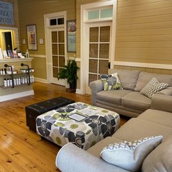 Island Pain Relief - Welcome area and retail