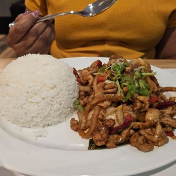 Gia Lai Restaurant - Lemongrass chicken - Chinese Near Me - Modesto, California Gia Lai Restaurant - Lemongrass chicken - Chinese Near Me - Modesto, California