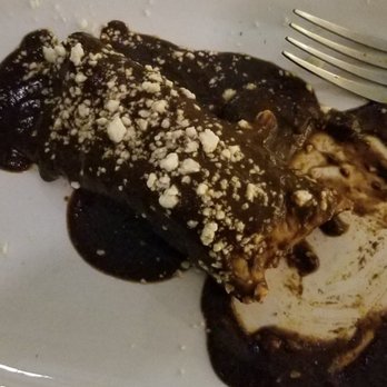Hugo's Invitados - Seafood Near Me - Irving, Texas