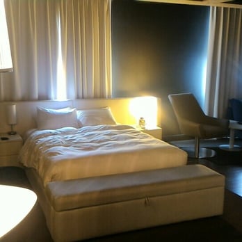 Hôtel Zero1 - Hotels Near Me - Montreal, Quebec