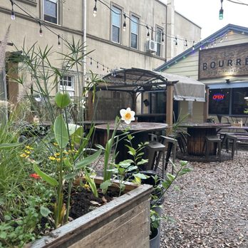 Bourrée - Courtyard - Chicken Wings Near Me - New Orleans, Louisiana