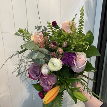 La Floret Fleuriste - Bouquet du jour - Florists Near Me - Verdun, Quebec La Floret Fleuriste - Bouquet du jour - Florists Near Me - Verdun, Quebec