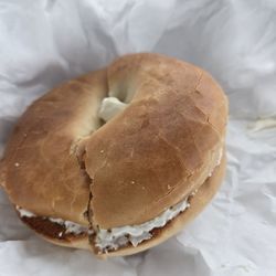 Bagel w/ cream cheese