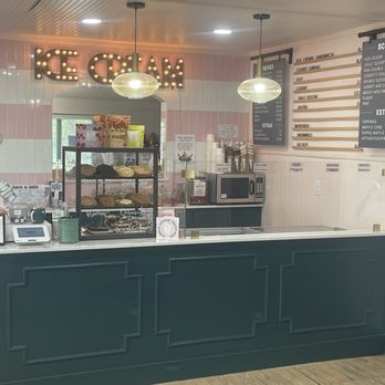 Confetti and Cream - Ice cream counter - Ice Cream & Frozen Yogurt Near Me - Bulverde, Texas Confetti and Cream - Ice cream counter - Ice Cream & Frozen Yogurt Near Me - Bulverde, Texas