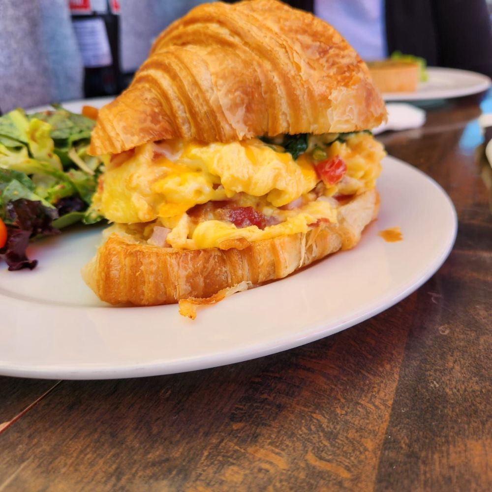 Le Coffee Shop - Breakfast & Brunch Near Me - Temecula, California