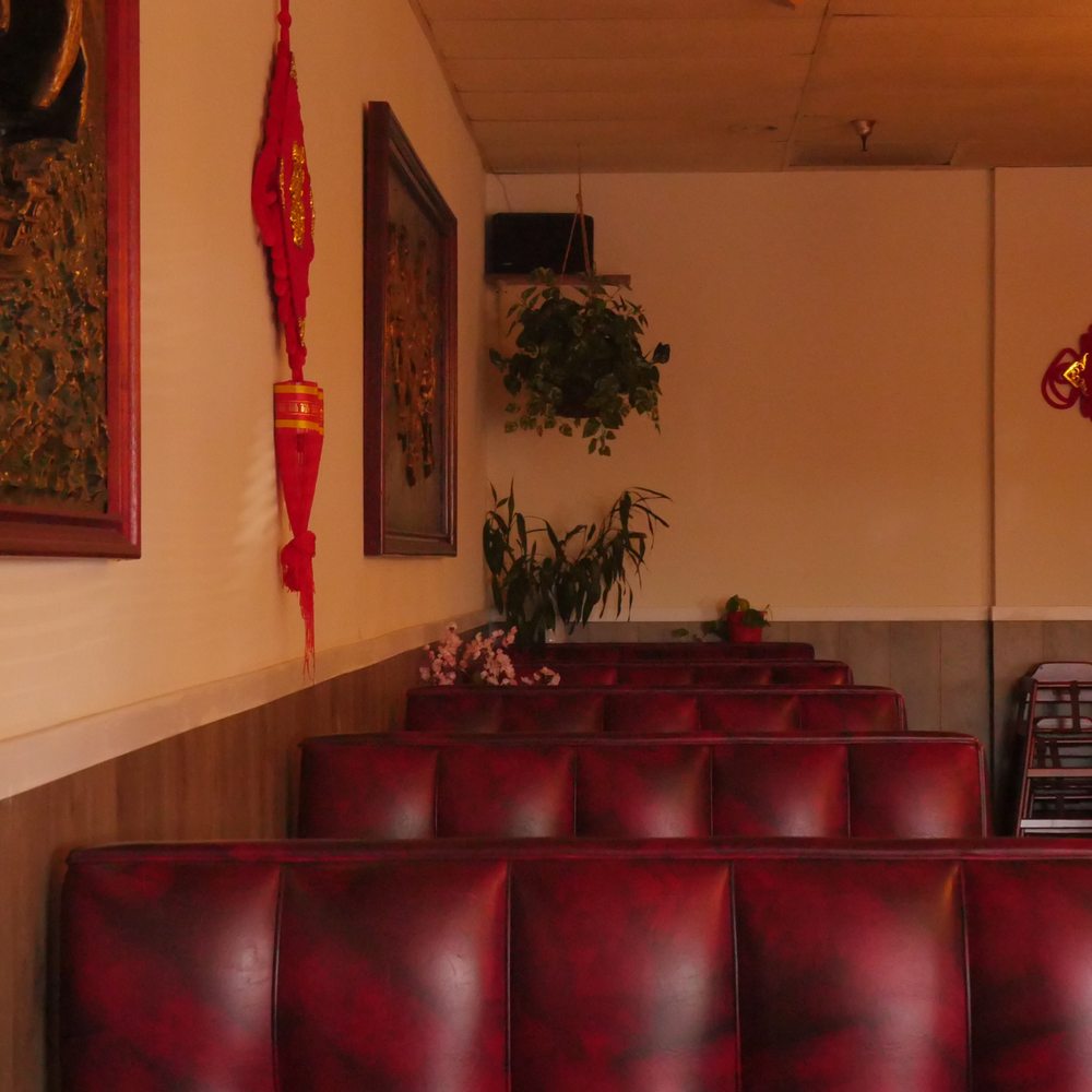 Season Kitchen - Comfy Side Tables Inside of the Restaurant - Cantonese Near Me - Granite Bay, California Season Kitchen - Comfy Side Tables Inside of the Restaurant - Cantonese Near Me - Granite Bay, California