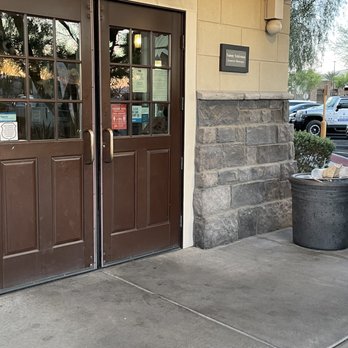 Red Lobster - Over flowing trash can - Seafood Near Me - Goodyear, Arizona Red Lobster - Over flowing trash can - Seafood Near Me - Goodyear, Arizona