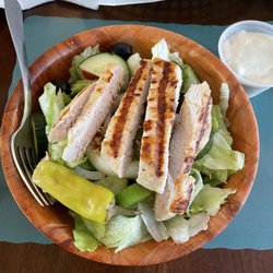 Loopie's Irish Pub - Tossed salad with grilled chicken