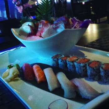 Umami Sushi - Sushi & Sashimi platter. Miso Soup, Seaweed Salad and Mango Tea. My idea of HEAVEN - Sushi Bars Near Me - Lutz, Florida