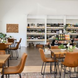 Vinofiore Wine Shop & Tasting Room - Large open tasting room with lots of seating!