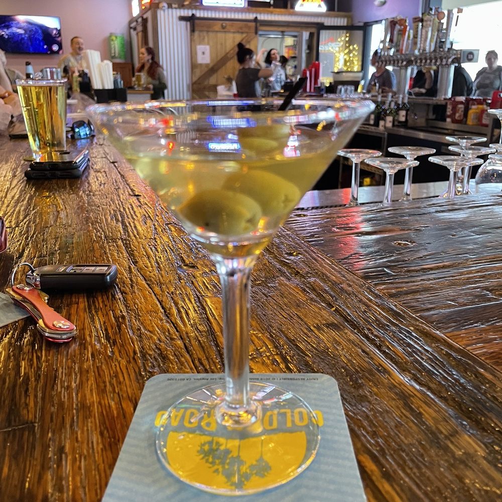 Extra dirty vodka martini Extra dirty vodka martini