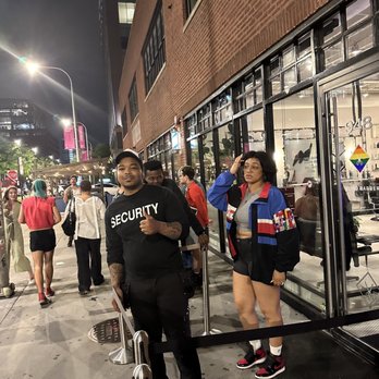 Blind Barber - Asshole bouncer - Barbers Near Me - Chicago, Illinois Blind Barber - Asshole bouncer - Barbers Near Me - Chicago, Illinois