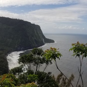 Waipi'o Valley - View at the beginning of the trail - Beaches Near Me