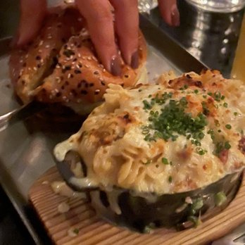Gretel - Hamburger with Mac and cheese - Cocktail Bars Near Me - Chicago, Illinois