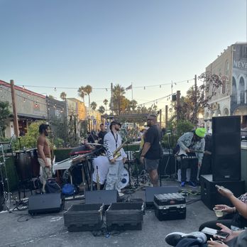 Townhouse Cocktails - The set up. Lots of setting up - Music Venues Near Me - Venice, California Townhouse Cocktails - The set up. Lots of setting up - Music Venues Near Me - Venice, California