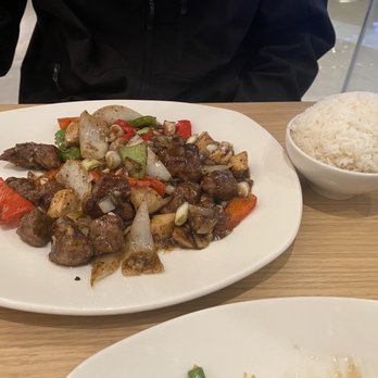Bamboo 8 - Black pepper beef with a side of rice - Cocktail Bars Near Me - Ridgefield, Washington