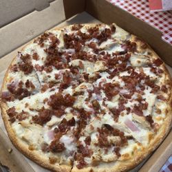 Chubby's Pizza - Chicken Bacon Ranch Pizza.