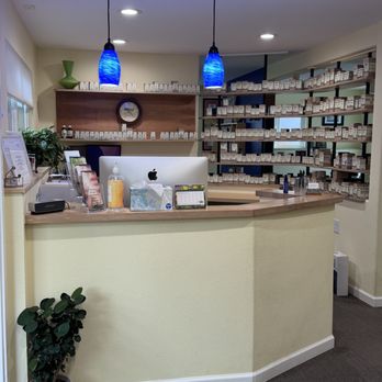 Shoreline Chiropractic - Front Desk - Chiropractors Near Me - Seattle, Washington Shoreline Chiropractic - Front Desk - Chiropractors Near Me - Seattle, Washington