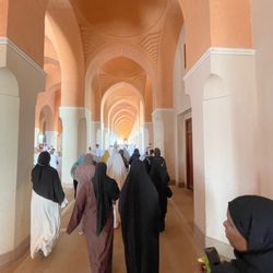 Al Ustaadth Travel Services - Traveling from Madinah to Makkah. Stopped at the miqat to make our intention for Umrah.